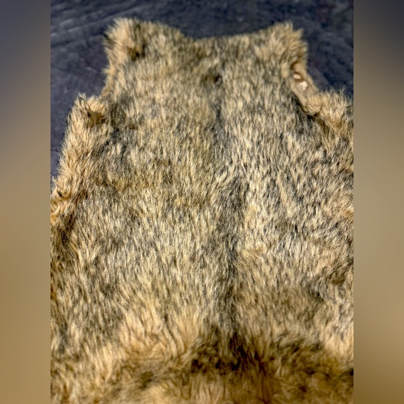 Faux fur Vest - Picture 2 of 3